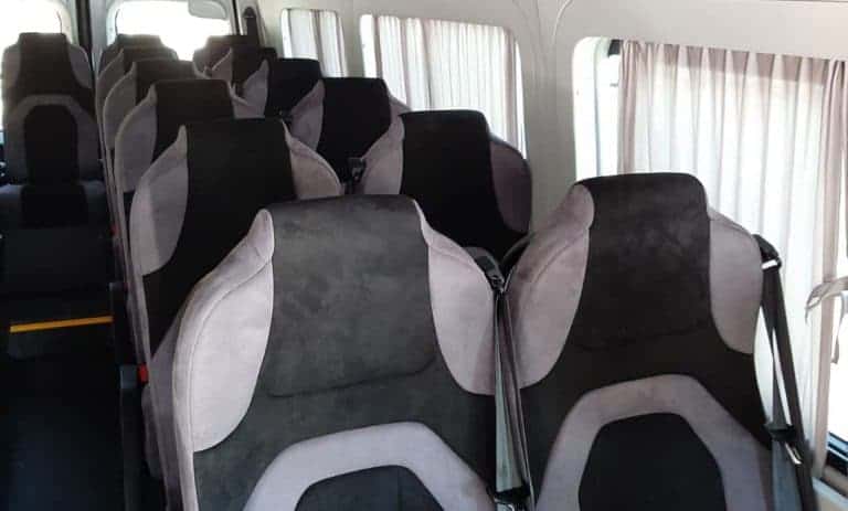 מיניבוס בפתח תקווה