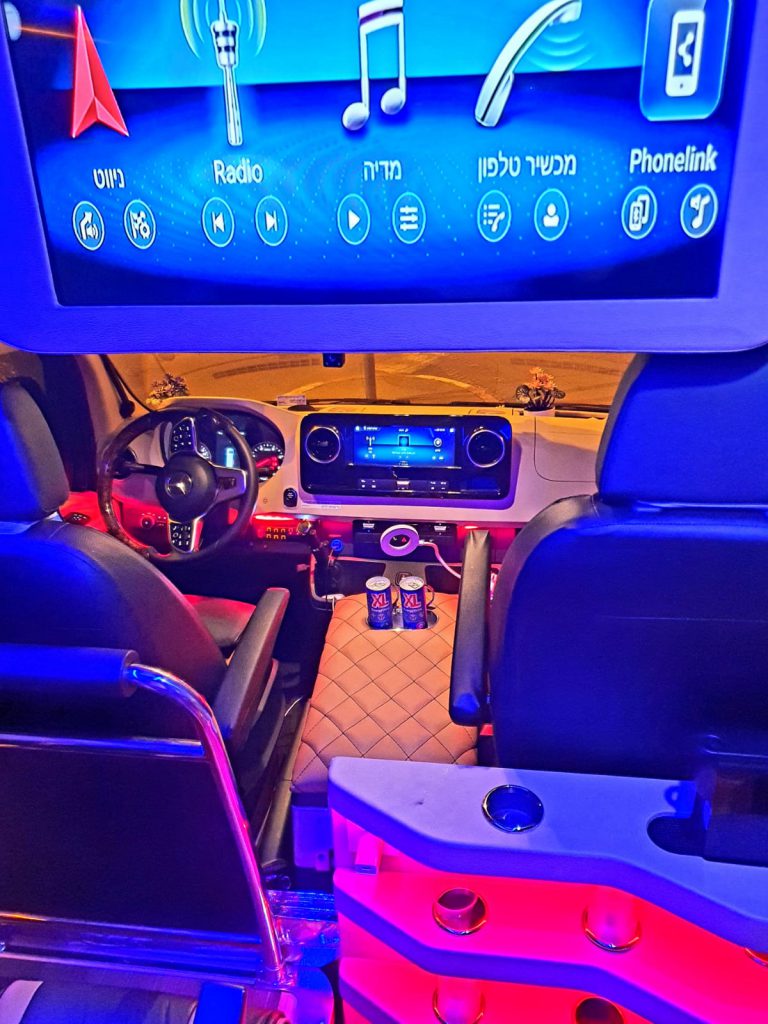 מיניבוס בדימונה